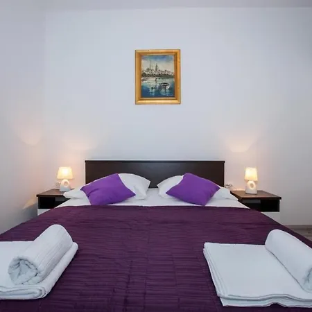 Roza- Two-bedroom Appartement Rozat