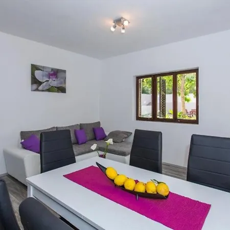 Appartement Roza- Two-bedroom Rozat