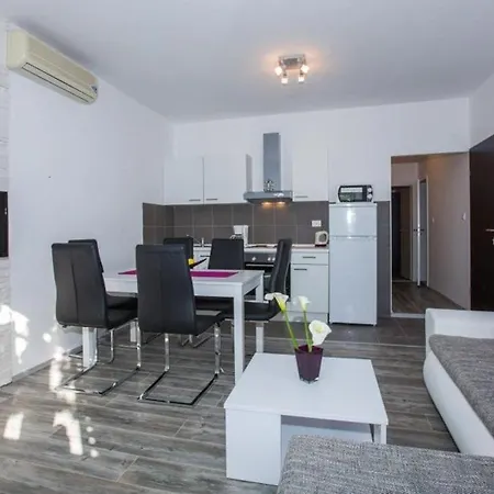 Appartement Roza- Two-bedroom Rozat